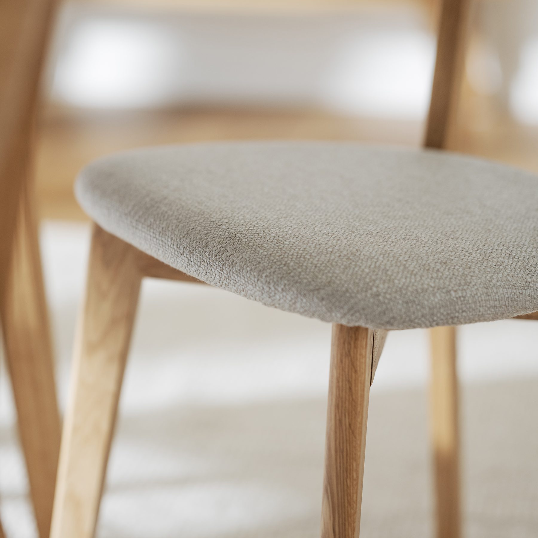 Ami -tuoli (lakattu tammi) - Image 17