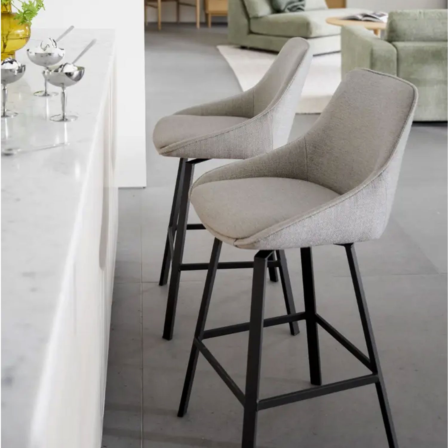 Alison baarituoli, kolme väriä